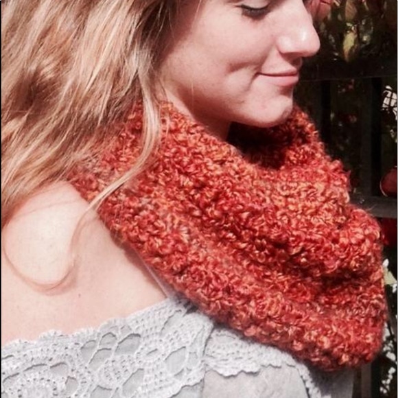 Orange hand crocheted infinity - Picture 2 of 2